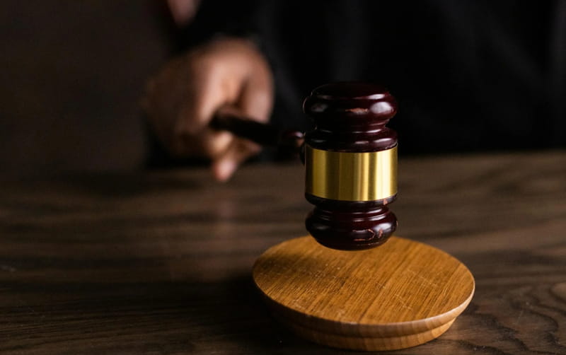 Социальное жильё превратили в свалку и распродали: паре грозит тюрьма