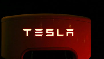 Tesla в свободном падении: Европа отворачивается от Маска и делает ставку на китайские электрокары