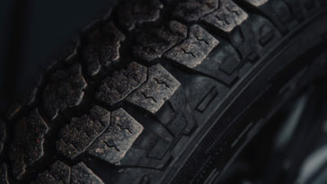 С 30 апреля: в Бельгии запретят определённые зимние шины — проверь свою резину