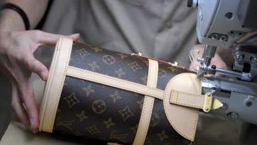 Китайские тиктокеры разоблачают люксовые бренды: «Вы платите только за логотип»