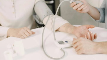 Борьба с обманом: подозрительные справки будут проверять повторно