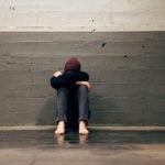 2 евро в неделю — и 12 000 евро долга: мать ребёнка с аутизмом столкнулась с системой
