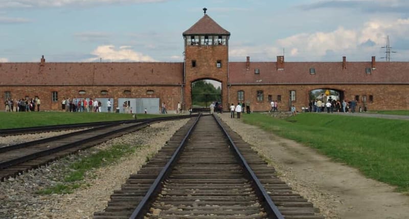 "Я везу сына в Аушвиц — и думаю о детях в Газе"