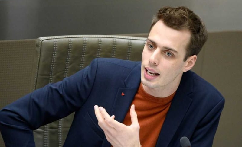 Фламандские министры получают дополнительные выплаты на жильё и бытовые расходы — свыше 1 100 евро в месяц, помимо своей высокой зарплаты.