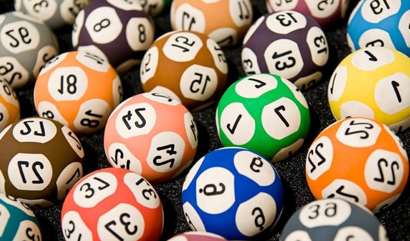 Жительница Мюнхена, выигравшая 1,2 млн евро в лотерею, спустя несколько лет потратила все деньги и решила заказать убийство своего богатого мужа.