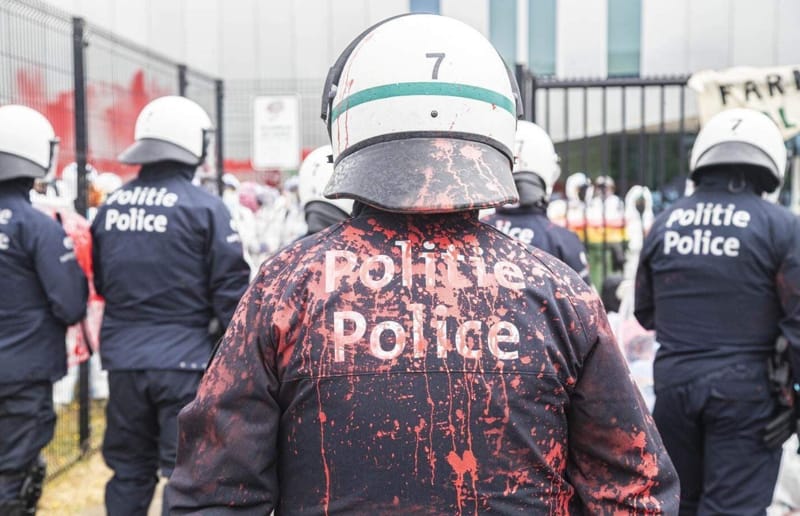 «Free Palestine»: бельгийские активисты осадили предприятие, связанное с производством дронов