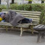 Реформа «Arizona», вступающая в силу с марта 2026 года, резко ограничивает срок получения пособия по безработице — максимум 24 месяца.