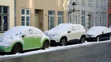 В Бельгии запрещено оставлять двигатель работать на холостом ходу без необходимости. Во Фландрии за это штраф €68, в Валлонии — до €130.