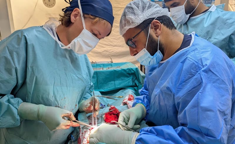 Оперировать под огнём: нидерландский хирург о разрушенной медицине Газы