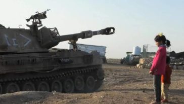 „Нет другой земли“ показывает изгнание палестинцев с такой силой и наглядностью, что мишенью теперь стали сами создатели фильма — со стороны израильской армии