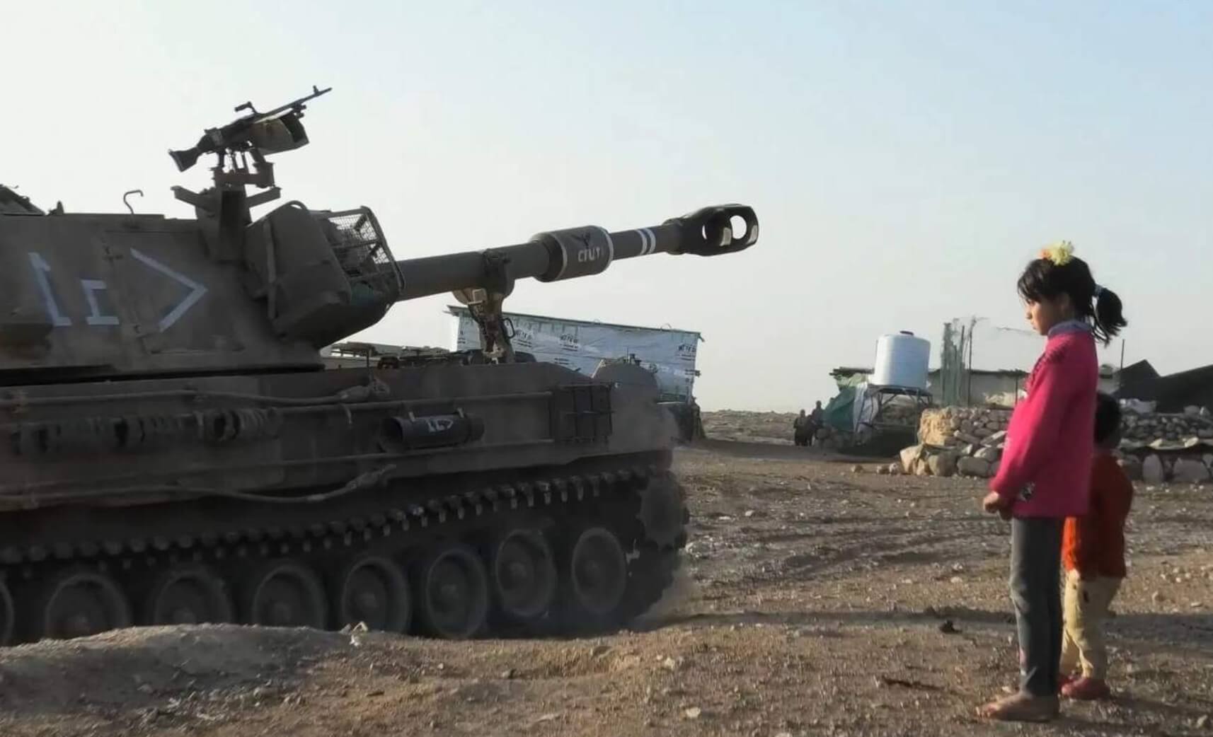 „Нет другой земли“ показывает изгнание палестинцев с такой силой и наглядностью, что мишенью теперь стали сами создатели фильма — со стороны израильской армии