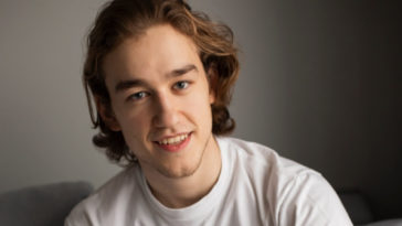 «Нам продали свободу, а дали зависимость»: голос поколения с учебными долгами