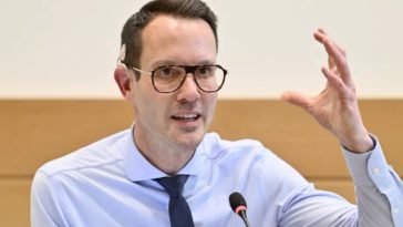 «В трудные времена каждый должен внести свой вклад честно», — говорит министр Бендерс.