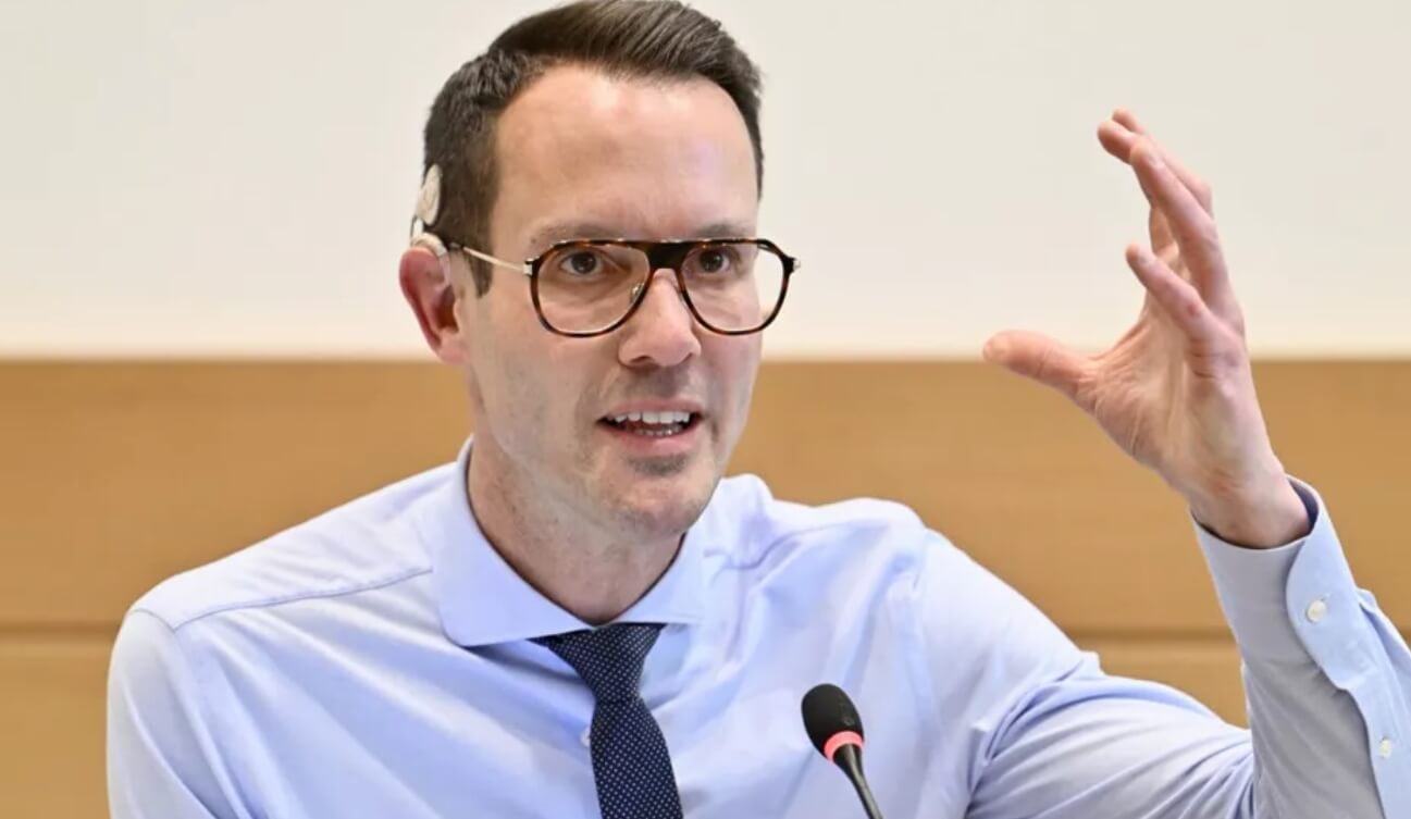 «В трудные времена каждый должен внести свой вклад честно», — говорит министр Бендерс.