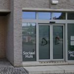 После отмены пособий по безработице для длительно безработных около 36% людей обращаются в OCMW за социальной помощью. Этот показатель остаётся стабильным и не зависит от размера муниципалитета, хотя между отдельными местными властями возможны значительные различия.