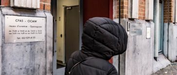 29-летняя мама Хлое осталась без дома и рискует потерять пособие: «Я отправила 26 откликов — и ни одного ответа»