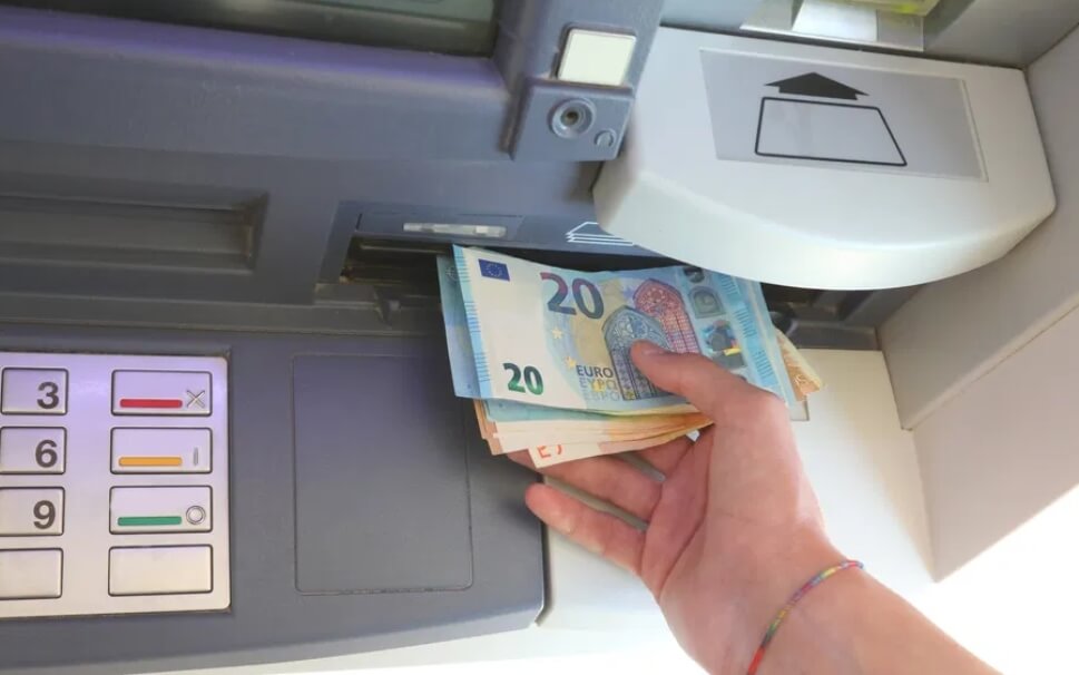 Что делать, если банкомат «съел» деньги: насколько это частая проблема в Бельгии