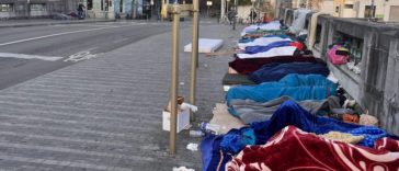 Пети-Шато, Брюссель: мигранты ждут обработки своего заявления о предоставлении убежища