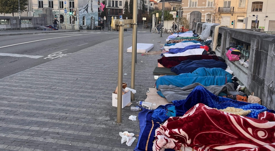 Пети-Шато, Брюссель: мигранты ждут обработки своего заявления о предоставлении убежища