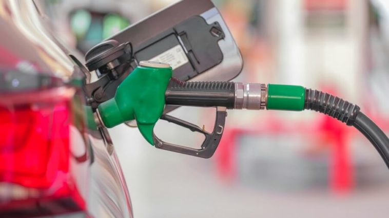 Топливо снова растёт в цене — водителям советуют не откладывать заправку