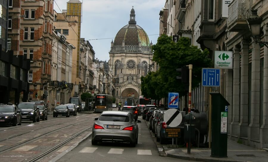 От театра до выживания: реальные истории после отмены пособий